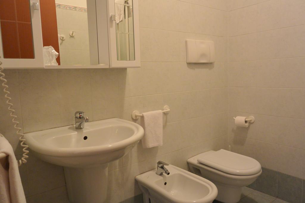 Hotel Ristorante Italia แชร์โตซา ดิ ปาเวีย ภายนอก รูปภาพ
