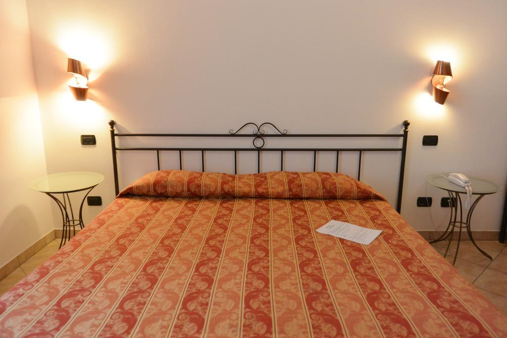 Hotel Ristorante Italia แชร์โตซา ดิ ปาเวีย ภายนอก รูปภาพ
